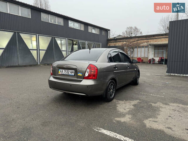 Серый Хендай Акцент, объемом двигателя 1.4 л и пробегом 122 тыс. км за 4500 $, фото 5 на Automoto.ua