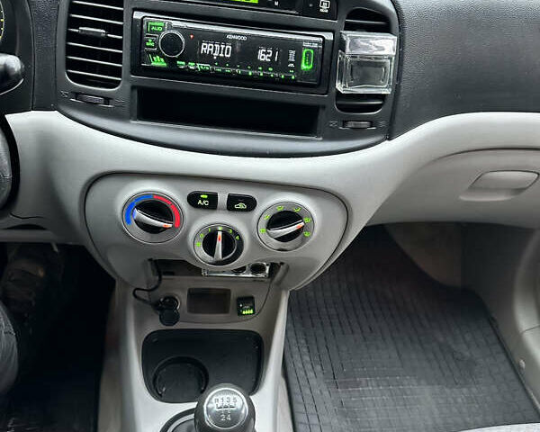 Серый Хендай Акцент, объемом двигателя 1.4 л и пробегом 207 тыс. км за 3850 $, фото 20 на Automoto.ua