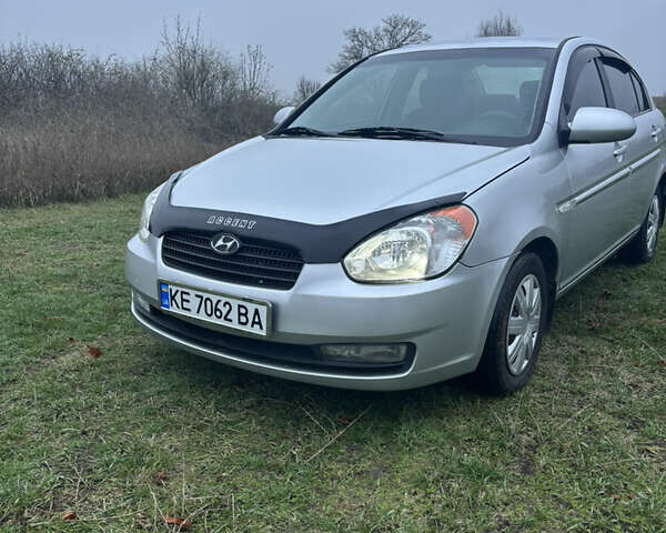 Серый Хендай Акцент, объемом двигателя 1.6 л и пробегом 251 тыс. км за 4799 $, фото 2 на Automoto.ua