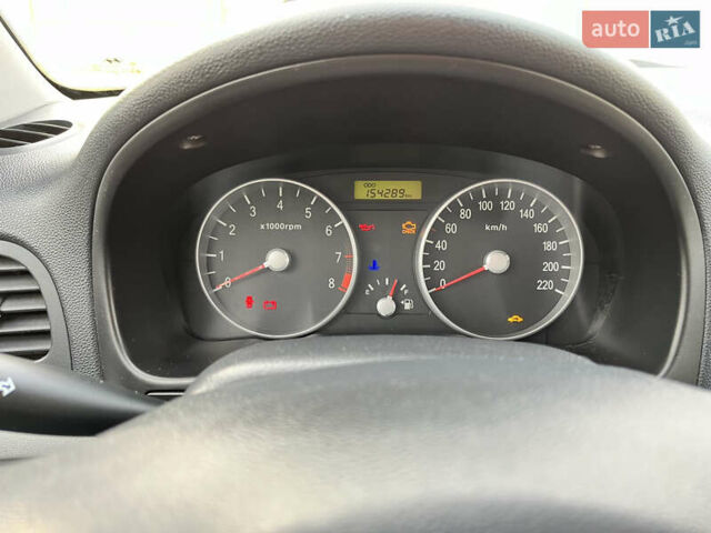 Серый Хендай Акцент, объемом двигателя 1.4 л и пробегом 154 тыс. км за 4500 $, фото 3 на Automoto.ua