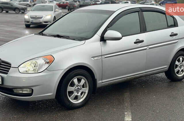 Серый Хендай Акцент, объемом двигателя 1.4 л и пробегом 260 тыс. км за 4500 $, фото 1 на Automoto.ua