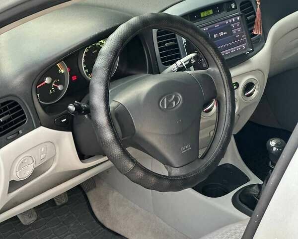 Хендай Акцент 2008 в Днепре (Днепропетровске) на Automoto.ua Серый Хендай Акцент, объемом двигателя 1.5 л и пробегом 193 тыс. км за 5199 $, фото 10 на Automoto.ua