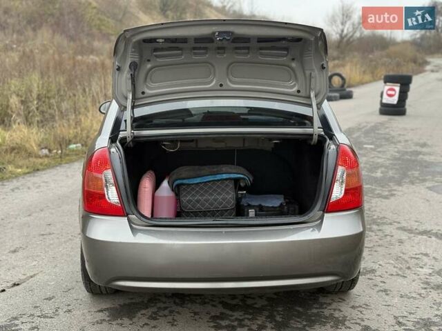 Серый Хендай Акцент, объемом двигателя 1.5 л и пробегом 251 тыс. км за 4500 $, фото 8 на Automoto.ua
