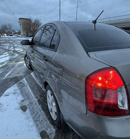 Серый Хендай Акцент, объемом двигателя 1.4 л и пробегом 310 тыс. км за 5000 $, фото 6 на Automoto.ua