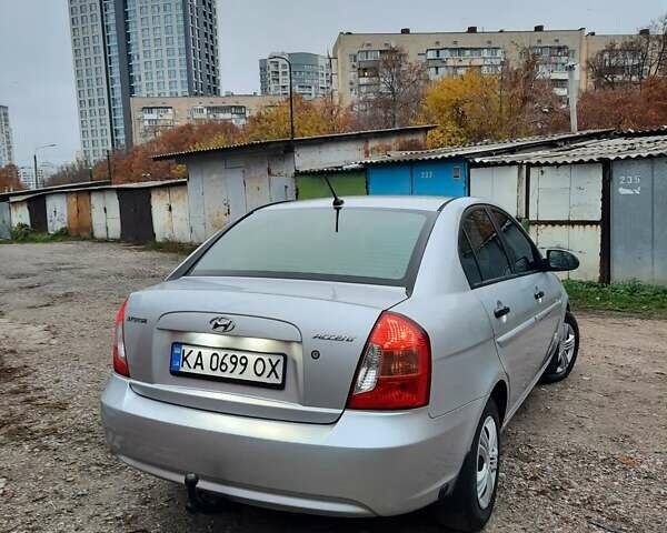Серый Хендай Акцент, объемом двигателя 1.4 л и пробегом 306 тыс. км за 3950 $, фото 9 на Automoto.ua