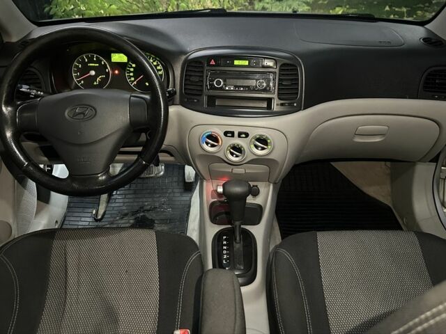 Серый Хендай Акцент, объемом двигателя 1.4 л и пробегом 200 тыс. км за 4990 $, фото 6 на Automoto.ua