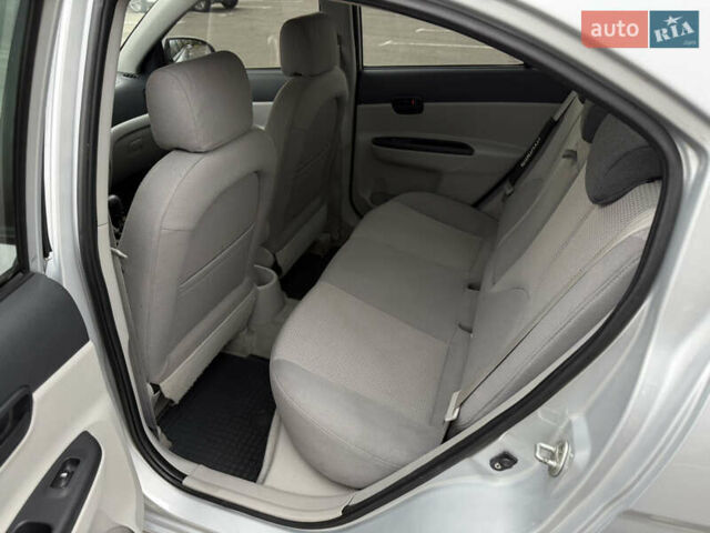 Серый Хендай Акцент, объемом двигателя 1.59 л и пробегом 140 тыс. км за 4999 $, фото 8 на Automoto.ua