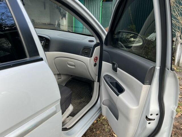 Серый Хендай Акцент, объемом двигателя 0 л и пробегом 115 тыс. км за 5300 $, фото 3 на Automoto.ua