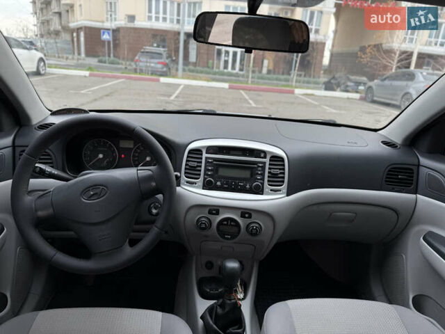 Серый Хендай Акцент, объемом двигателя 1.59 л и пробегом 140 тыс. км за 4999 $, фото 7 на Automoto.ua