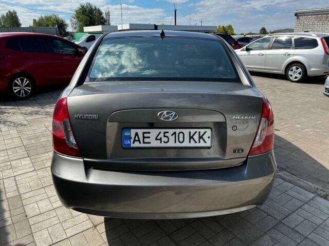 Сірий Хендай Акцент, об'ємом двигуна 1.6 л та пробігом 180 тис. км за 4800 $, фото 5 на Automoto.ua
