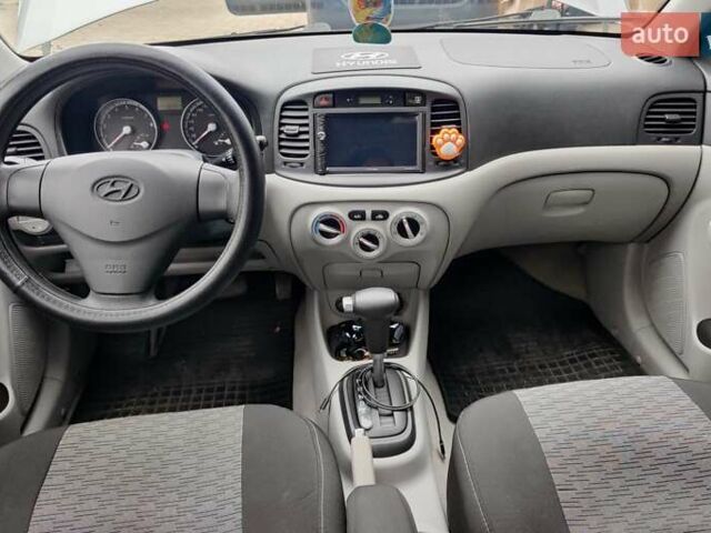 Сірий Хендай Акцент, об'ємом двигуна 1.4 л та пробігом 134 тис. км за 6200 $, фото 7 на Automoto.ua