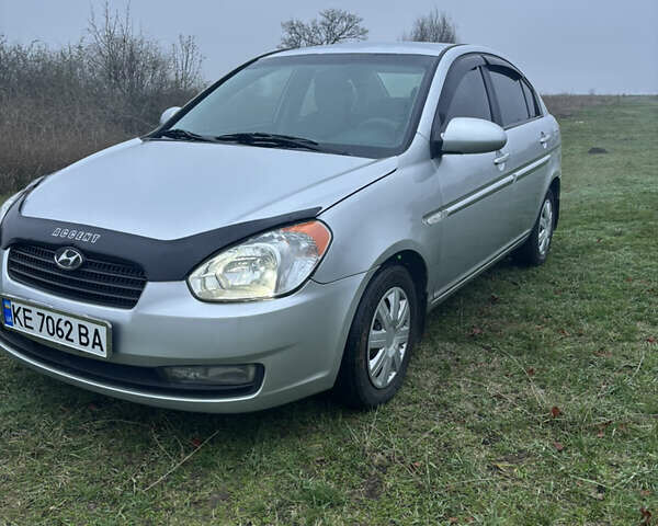 Серый Хендай Акцент, объемом двигателя 1.6 л и пробегом 251 тыс. км за 4799 $, фото 3 на Automoto.ua