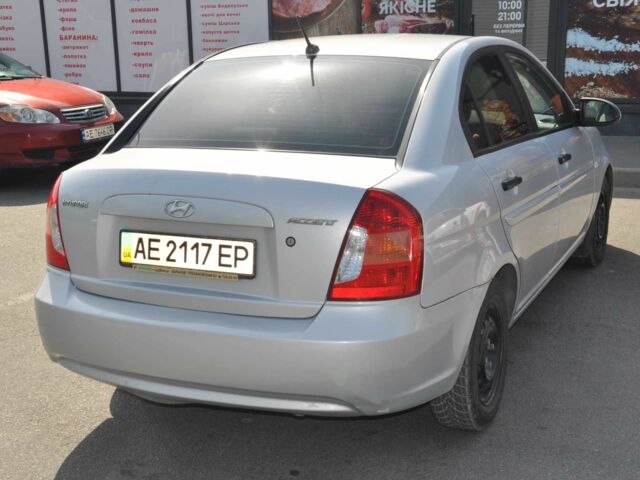 Серый Хендай Акцент, объемом двигателя 1.4 л и пробегом 158 тыс. км за 4200 $, фото 3 на Automoto.ua