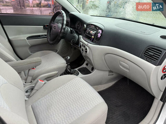 Серый Хендай Акцент, объемом двигателя 1.49 л и пробегом 190 тыс. км за 6200 $, фото 20 на Automoto.ua