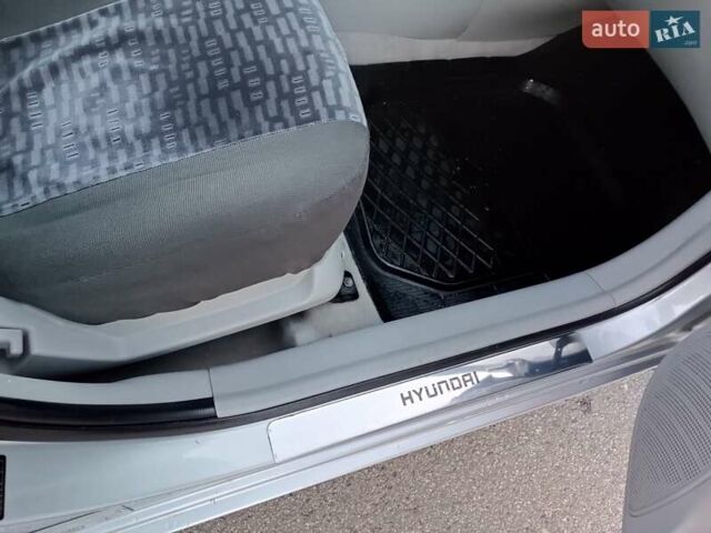 Сірий Хендай Акцент, об'ємом двигуна 1.4 л та пробігом 130 тис. км за 5100 $, фото 26 на Automoto.ua