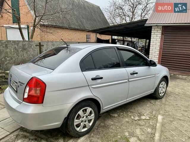 Серый Хендай Акцент, объемом двигателя 1.4 л и пробегом 144 тыс. км за 5300 $, фото 4 на Automoto.ua