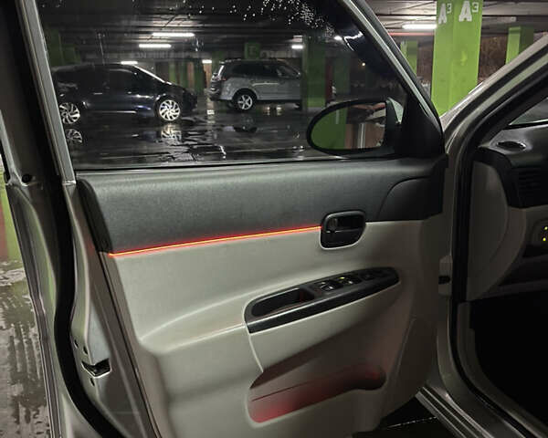 Серый Хендай Акцент, объемом двигателя 1.4 л и пробегом 260 тыс. км за 4500 $, фото 5 на Automoto.ua