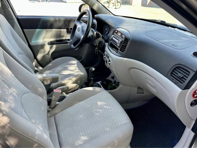 Серый Хендай Акцент, объемом двигателя 1.4 л и пробегом 206 тыс. км за 4500 $, фото 1 на Automoto.ua