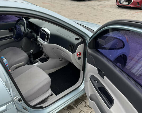 Серый Хендай Акцент, объемом двигателя 1.6 л и пробегом 211 тыс. км за 5200 $, фото 21 на Automoto.ua