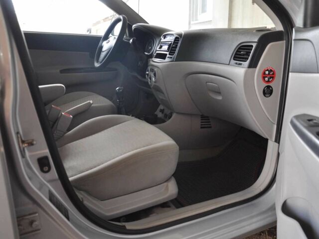 Серый Хендай Акцент, объемом двигателя 1.4 л и пробегом 158 тыс. км за 4200 $, фото 5 на Automoto.ua