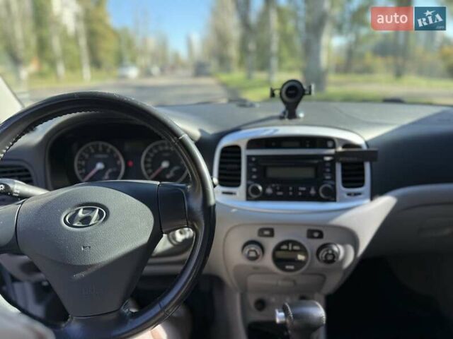 Сірий Хендай Акцент, об'ємом двигуна 1.6 л та пробігом 136 тис. км за 6300 $, фото 40 на Automoto.ua