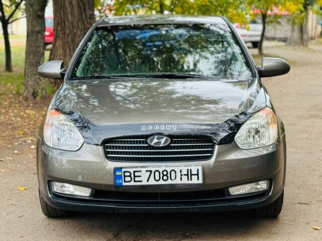Серый Хендай Акцент, объемом двигателя 1.4 л и пробегом 165 тыс. км за 4950 $, фото 3 на Automoto.ua