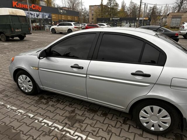 Серый Хендай Акцент, объемом двигателя 1.4 л и пробегом 327 тыс. км за 4500 $, фото 8 на Automoto.ua