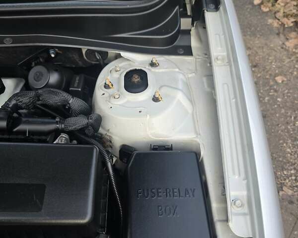 Серый Хендай Акцент, объемом двигателя 1.4 л и пробегом 82 тыс. км за 6600 $, фото 11 на Automoto.ua