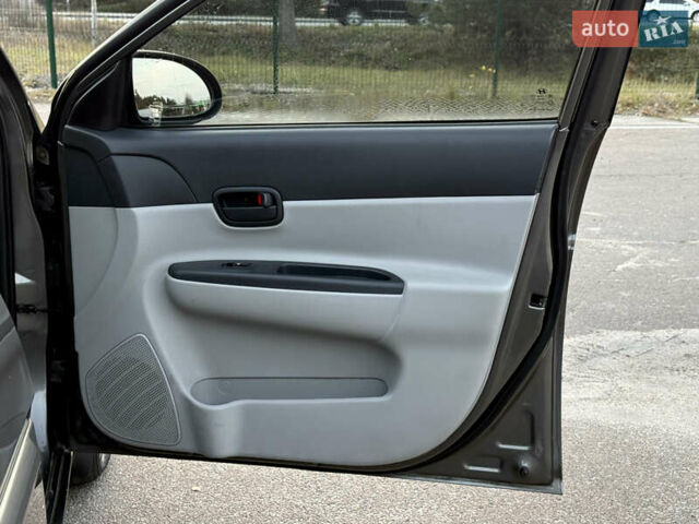 Сірий Хендай Акцент, об'ємом двигуна 1.4 л та пробігом 138 тис. км за 5600 $, фото 42 на Automoto.ua