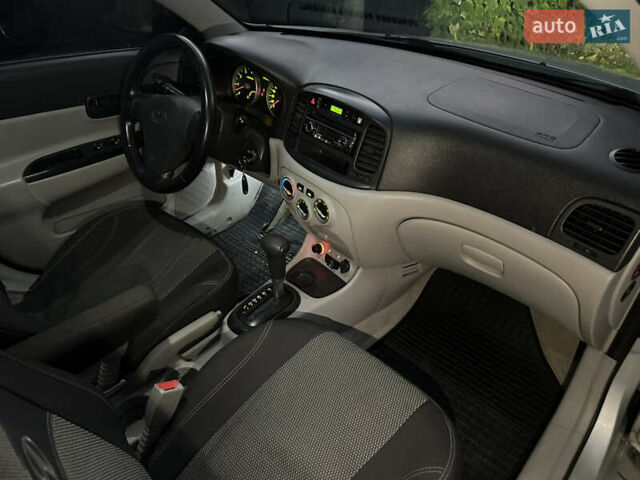 Серый Хендай Акцент, объемом двигателя 1.4 л и пробегом 200 тыс. км за 4990 $, фото 29 на Automoto.ua