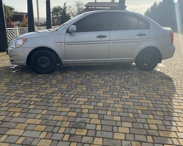 Сірий Хендай Акцент, об'ємом двигуна 1.4 л та пробігом 350 тис. км за 4300 $, фото 4 на Automoto.ua