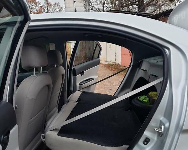 Серый Хендай Акцент, объемом двигателя 1.4 л и пробегом 306 тыс. км за 3950 $, фото 19 на Automoto.ua