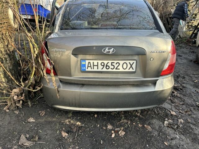 Серый Хендай Акцент, объемом двигателя 1.4 л и пробегом 180 тыс. км за 1200 $, фото 2 на Automoto.ua