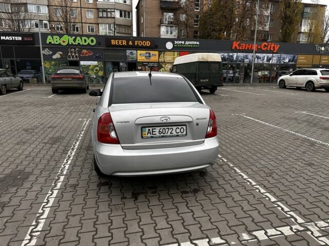 Серый Хендай Акцент, объемом двигателя 1.4 л и пробегом 327 тыс. км за 4500 $, фото 5 на Automoto.ua