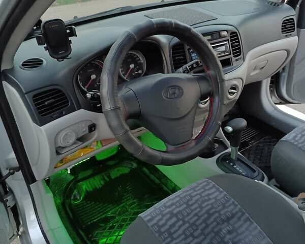 Сірий Хендай Акцент, об'ємом двигуна 1.4 л та пробігом 130 тис. км за 5100 $, фото 12 на Automoto.ua