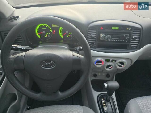 Серый Хендай Акцент, объемом двигателя 1.4 л и пробегом 82 тыс. км за 6600 $, фото 18 на Automoto.ua