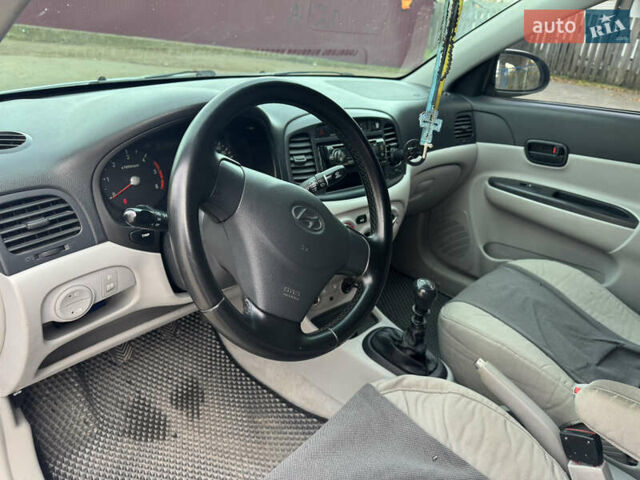 Сірий Хендай Акцент, об'ємом двигуна 1.5 л та пробігом 196 тис. км за 4300 $, фото 22 на Automoto.ua