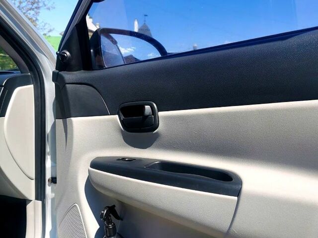 Сірий Хендай Акцент, об'ємом двигуна 1.4 л та пробігом 110 тис. км за 4800 $, фото 12 на Automoto.ua