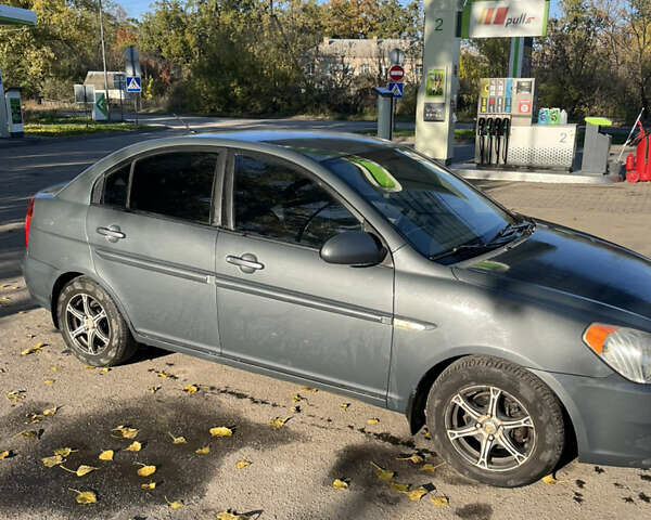 Серый Хендай Акцент, объемом двигателя 1.6 л и пробегом 308 тыс. км за 4600 $, фото 8 на Automoto.ua