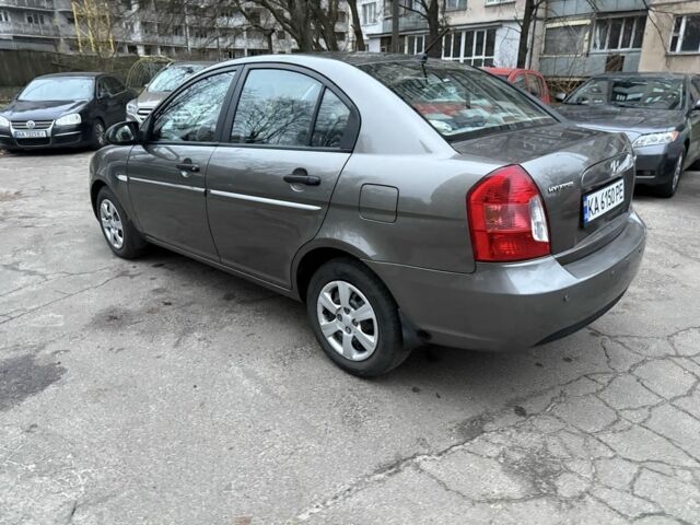 Серый Хендай Акцент, объемом двигателя 1.4 л и пробегом 281 тыс. км за 4900 $, фото 4 на Automoto.ua