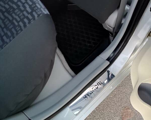 Сірий Хендай Акцент, об'ємом двигуна 1.4 л та пробігом 130 тис. км за 5100 $, фото 21 на Automoto.ua