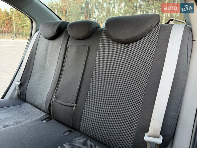 Сірий Хендай Акцент, об'ємом двигуна 1.4 л та пробігом 138 тис. км за 5600 $, фото 46 на Automoto.ua