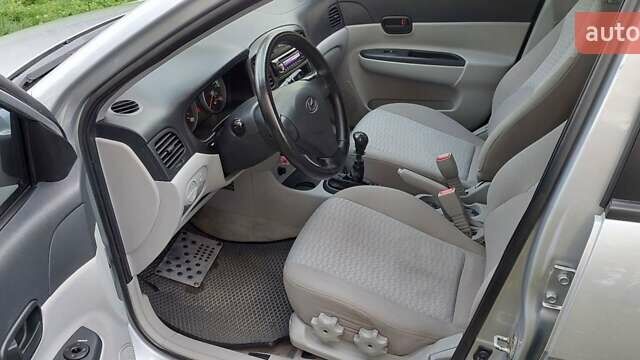 Сірий Хендай Акцент, об'ємом двигуна 1.4 л та пробігом 192 тис. км за 5000 $, фото 1 на Automoto.ua