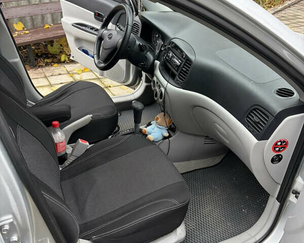 Серый Хендай Акцент, объемом двигателя 1.4 л и пробегом 151 тыс. км за 5950 $, фото 9 на Automoto.ua