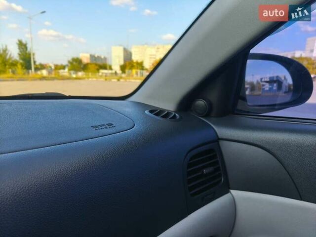 Серый Хендай Акцент, объемом двигателя 1.4 л и пробегом 275 тыс. км за 4700 $, фото 10 на Automoto.ua