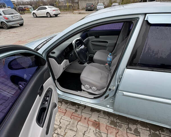 Серый Хендай Акцент, объемом двигателя 1.6 л и пробегом 211 тыс. км за 5200 $, фото 22 на Automoto.ua