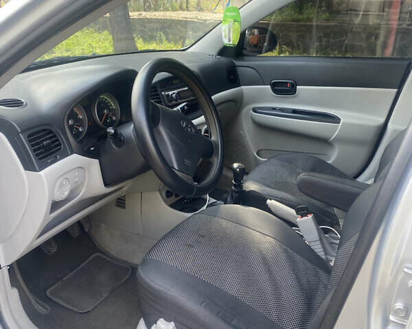 Серый Хендай Акцент, объемом двигателя 1.4 л и пробегом 245 тыс. км за 4500 $, фото 9 на Automoto.ua