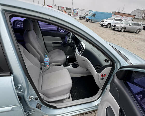 Серый Хендай Акцент, объемом двигателя 1.6 л и пробегом 211 тыс. км за 5200 $, фото 20 на Automoto.ua