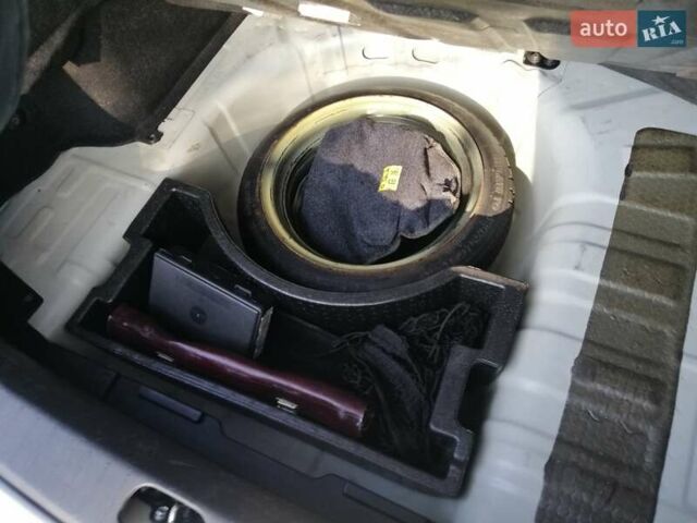 Серый Хендай Акцент, объемом двигателя 1.6 л и пробегом 150 тыс. км за 7000 $, фото 7 на Automoto.ua