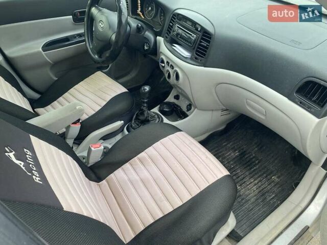 Сірий Хендай Акцент, об'ємом двигуна 1.4 л та пробігом 168 тис. км за 4500 $, фото 5 на Automoto.ua